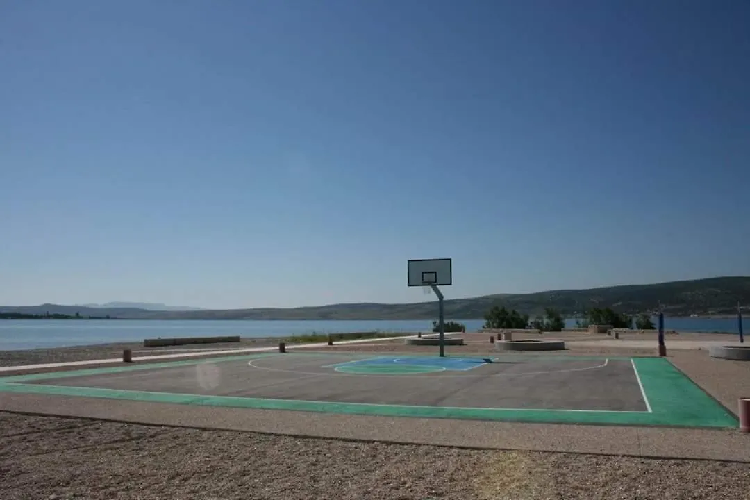 Apartmani Quattro Starigrad Paklenica 0*,