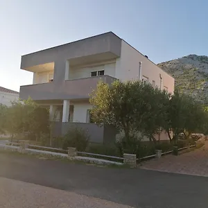 Lota Apartman