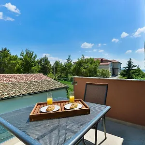 Cascada With Private Jacuzzi And Private Parking Starigrad Paklenica